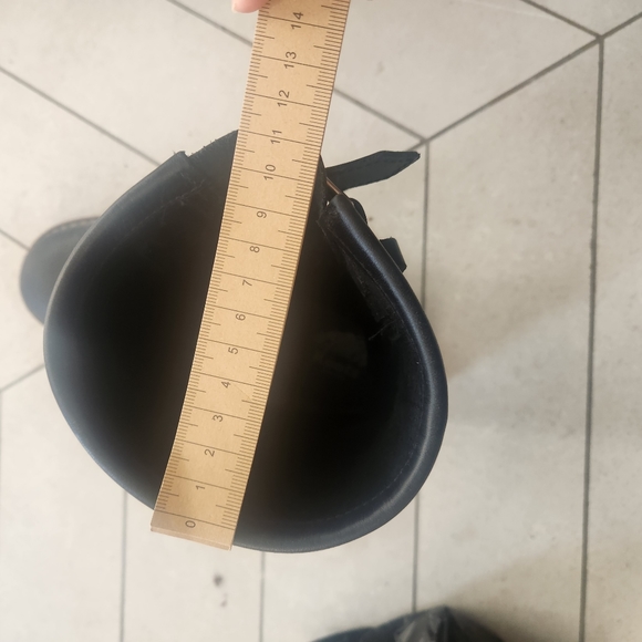 Very Good Used condition Roots Boots size 9 - Picture 9 of 10